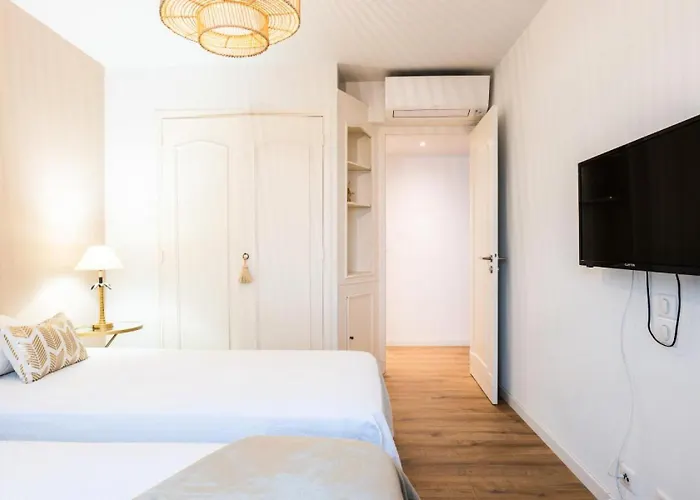 Διαμέρισμα 4p De Style A Deux Pas Du Palais Des Festivals - 4p De Style A Deux Pas Du Palais Des Festivals Mae-2303 *